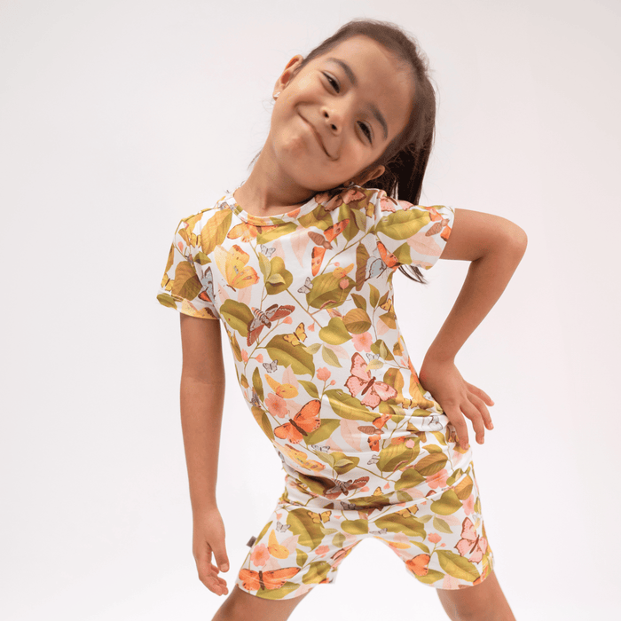 Capullos y Mariposas Short