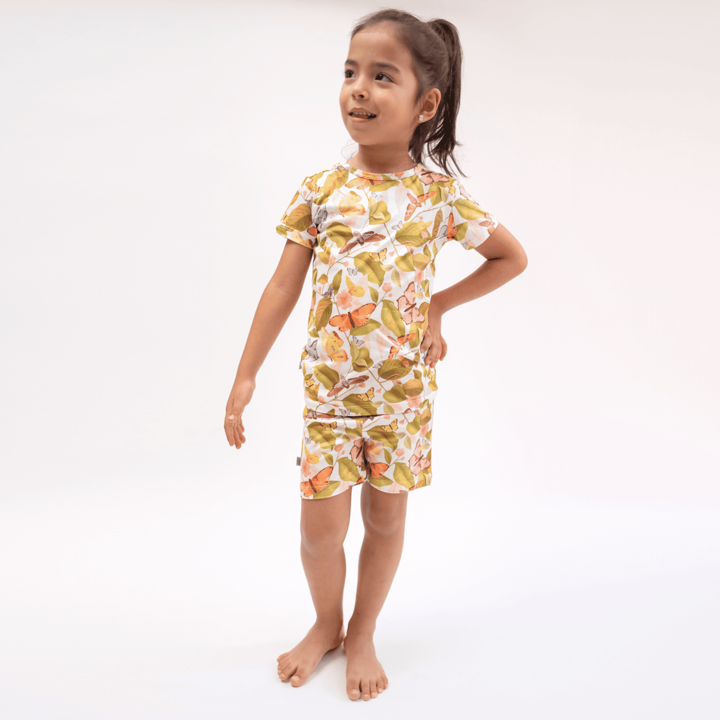 Capullos y Mariposas Short